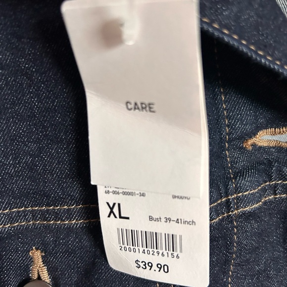 Loose fit Uniqlo denim jacket never worn (didn’t fit me well). - Picture 4 of 4